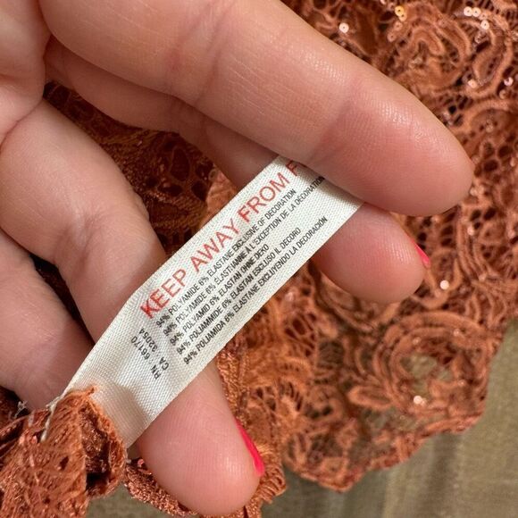 Free People Best Idea Rose Sequin Lace Cropped Handkerchief Hem Cami Small - Picture 7 of 9